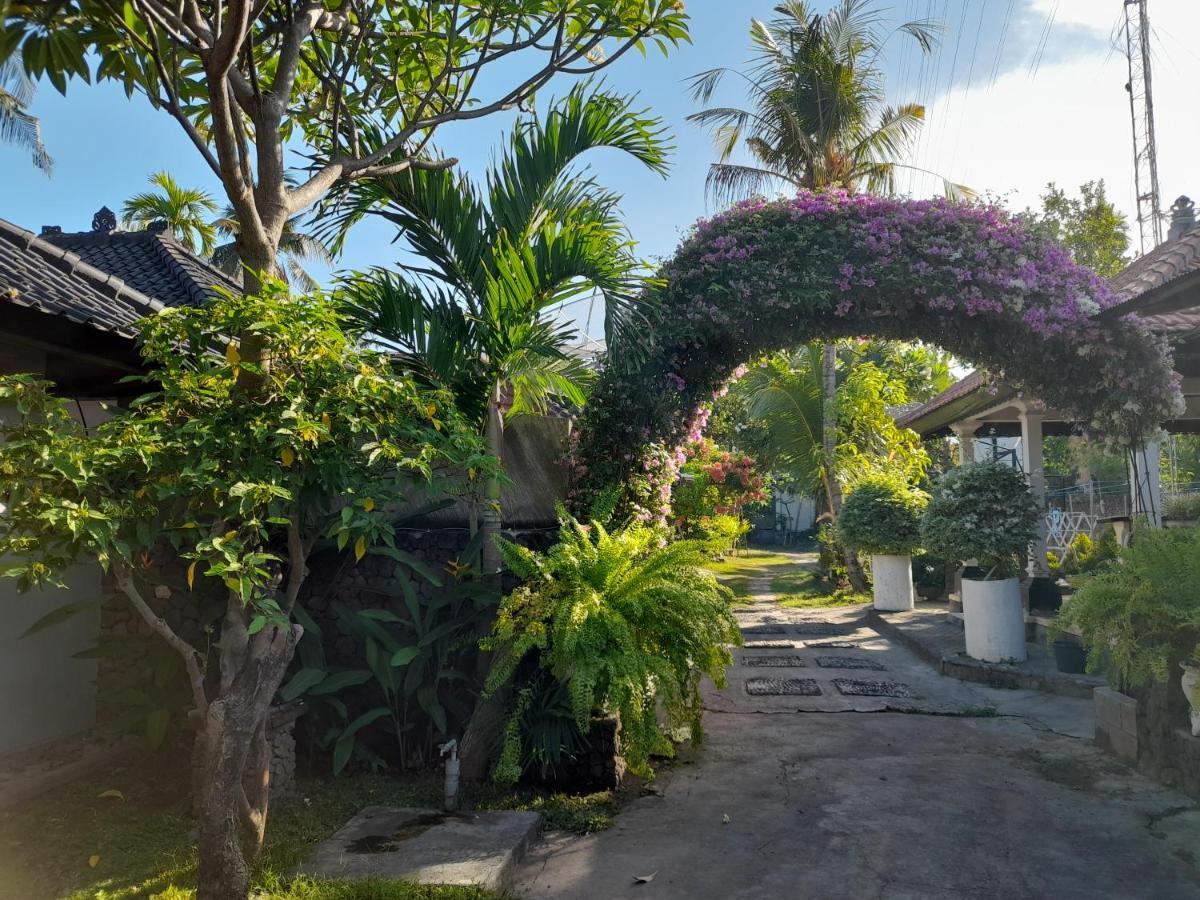 Puri Bali Hotel Lovina Exterior foto